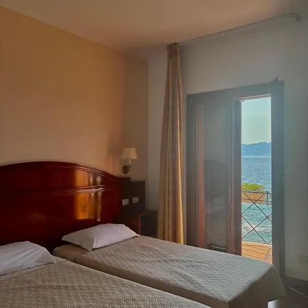 호텔 La Lampara 3*